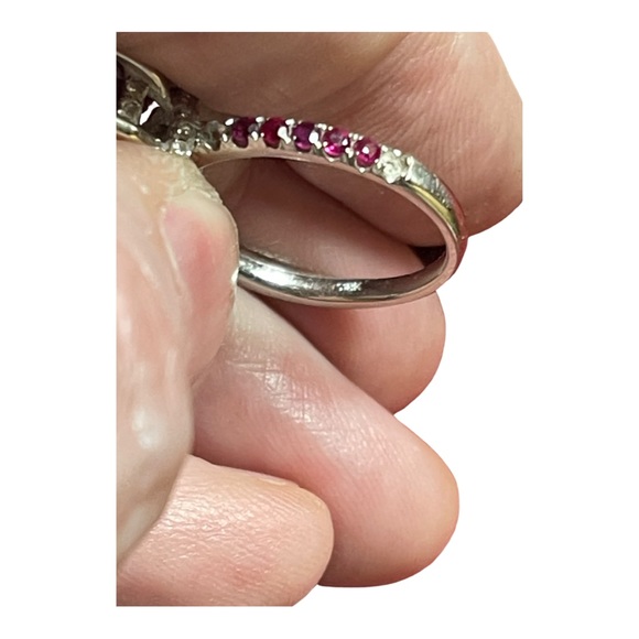 2.7 ct Ruby set in 18k white gold diamonds around the Ruby $7000. Steal-read on! - Picture 5 of 13